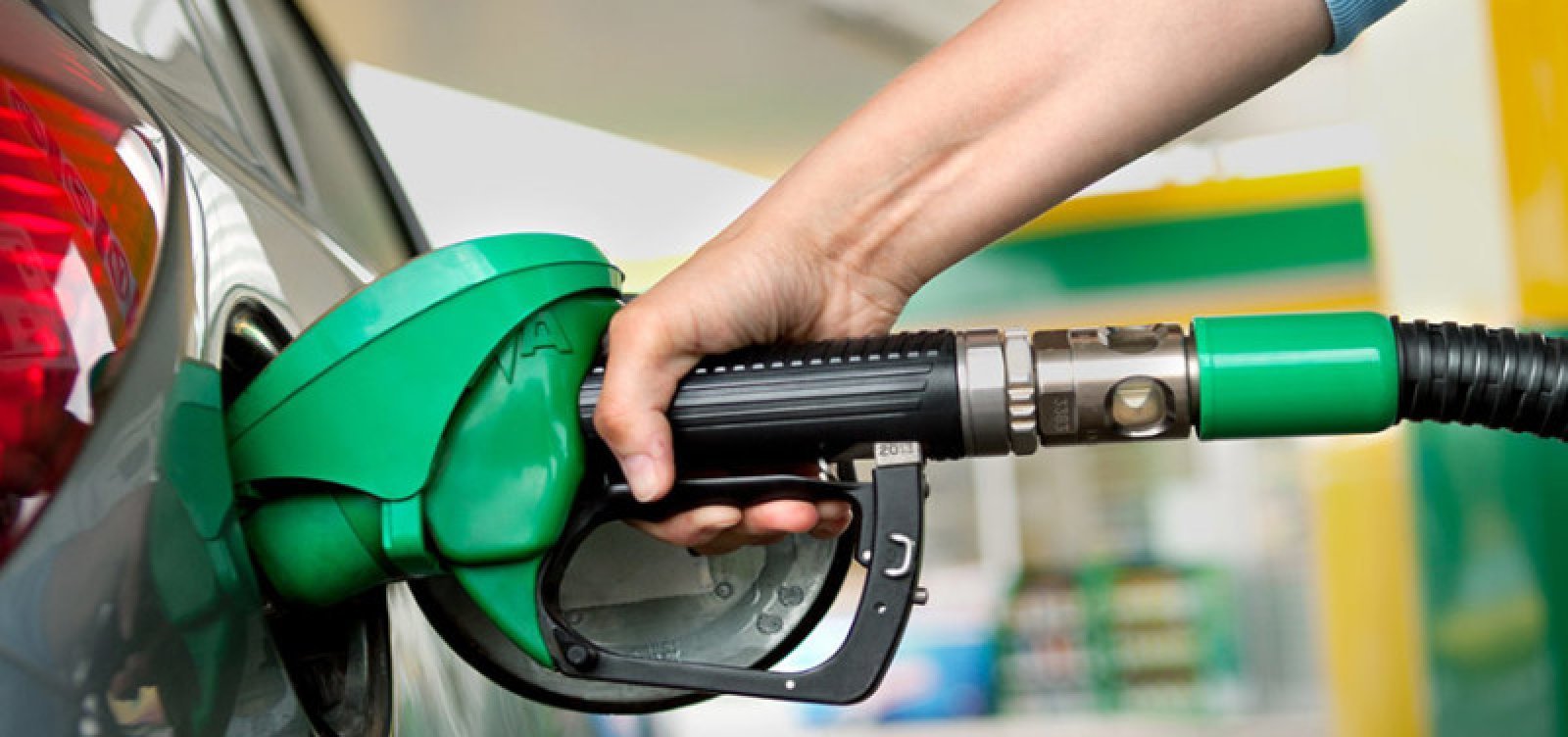 Resultado de imagem para Petrobras corta preço da gasolina em 9,5%; diesel cai 6,5%
